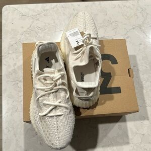 Never worn: Yeezy 350 V2 Bone Size: 9.5